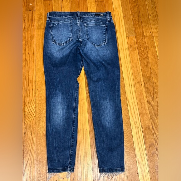 Kut From the Kloth Distressed Ankle Skinny High Rise Jean. Size 8 - Picture 3 of 7